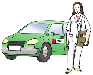 Eine Frau steht neben einem Auto