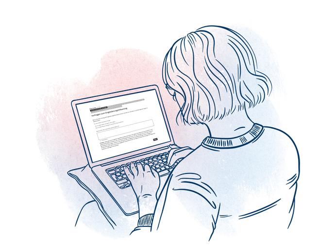 Illustration. Eine Frau füllt auf ihrem Laptop einen Online-Antrag aus. (vergrößerte Bildansicht wird geöffnet)
