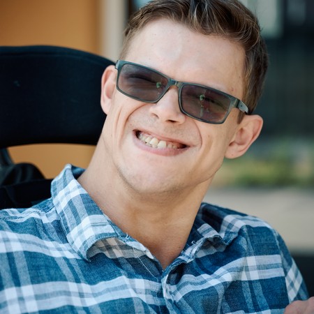 Portrait: Till Martenka mit Sonnenbrille