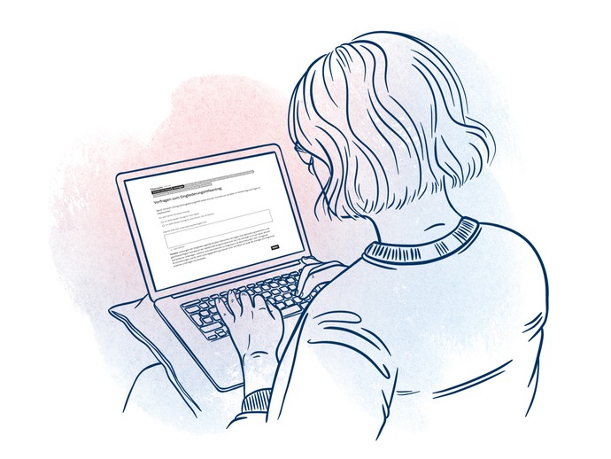 Illustration von einer Frau, die auf ihrem Laptop einen Online-Antrag ausfüllt (vergrößerte Bildansicht wird geöffnet)